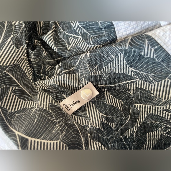 Men’s size large button down shirt - Picture 3 of 9